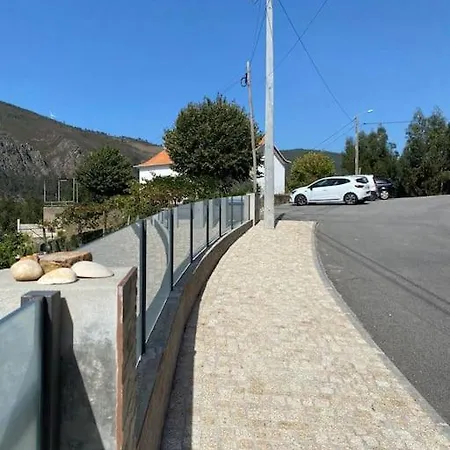 Casa T3 / Aldeia Classificada Gondarem E Midoes * Castelo de Paiva