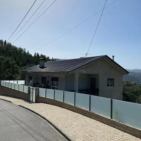 Casa T3 / Aldeia Classificada Gondarem E Midoes